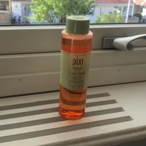 Pixi toner - Säljer min Pixi glow toner som tyvärr inte kommit till användning. Endast testad, så nästan helt full. Tryck gärna på köp nu💗💗