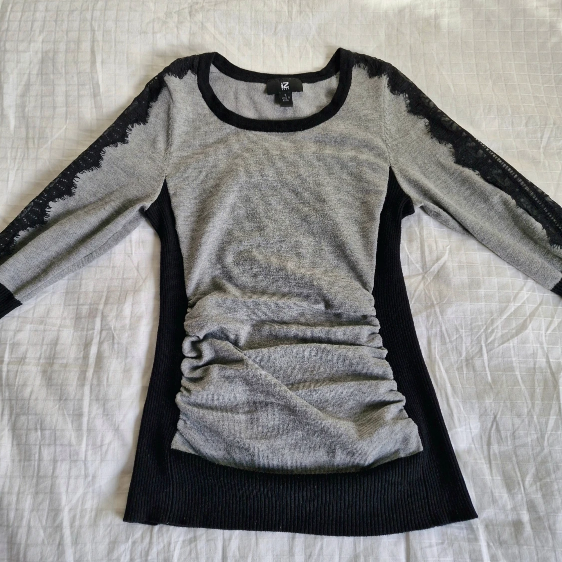 Grå och svart tröja från iZ Byer - 90