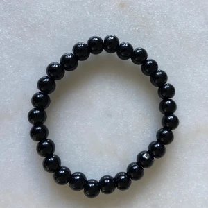 Pärlarmband  - Säljer detta sjukt snygga armbandet perfekt inför hösten. Passar dom flesta handleder Väldigt bra skick