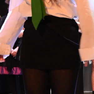 Skirt - Ihana musta minihame vyöllä🖤Ollut käytössä roolivaatteena yhden musikaalin ajan viime syksyllä, sen jälkeen jäänyt käyttämättä. Erittäin hyvässä kunnossa. Ovh 45€