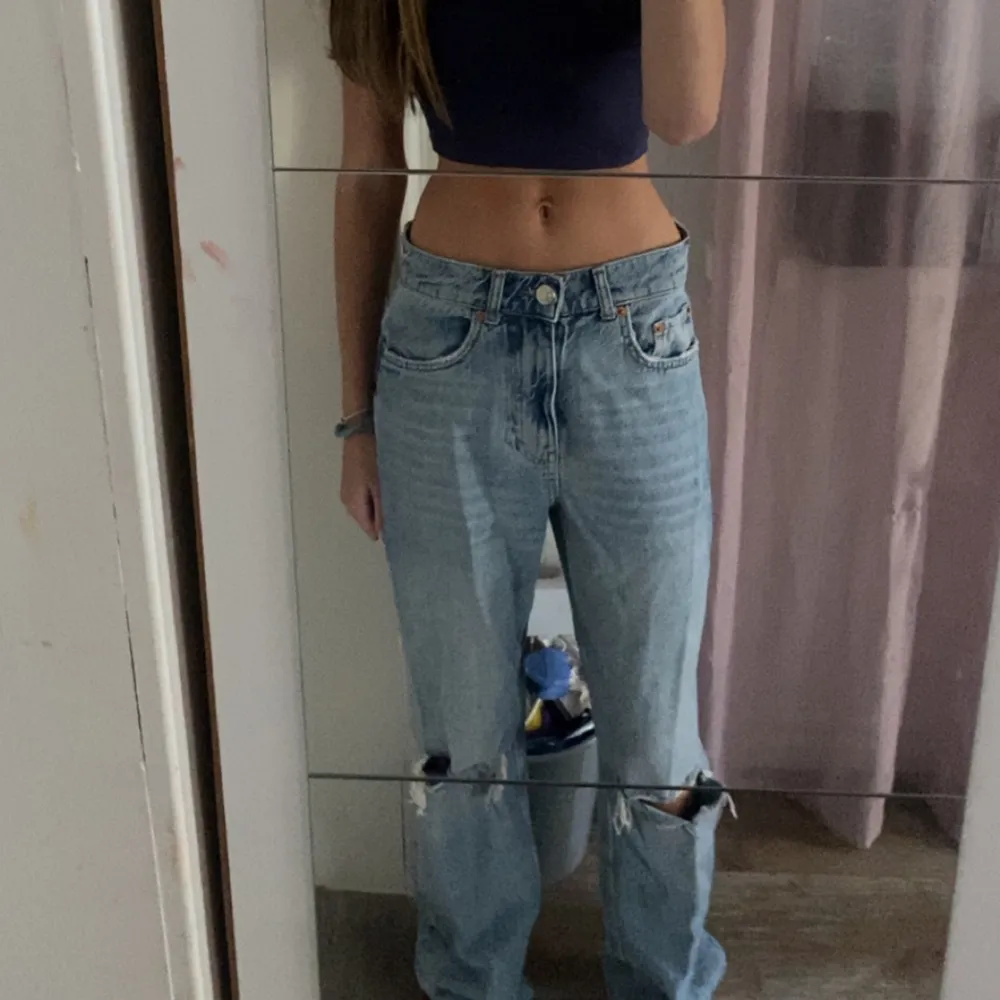 Jeans från Gina Tricot bra skick knappt använda pris kan diskuteras💕. Jeans & Byxor.