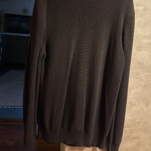 Cardigan från Zara - En grå stickad/cardigan från Zara i bra skick. 