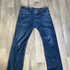 Levis 501 jeans - Säljer min brorsas 501 då dom är för små. De är i storlek 34:32