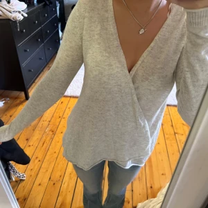 Stickad kofta - Så mjuk stickad kofta, perfekt till hösten 🥹🥹💛💛🩷 tryck köp nu! Storlek xs men passar s också