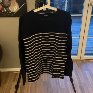 Jack & Jones sweatshirt  - Sweatshirt från jack&jones premium Strl M (passar S) Bra skick 