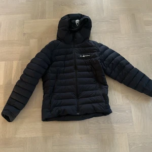 Sail racing jacka i bra skick - En sail racing jacka som är väldigt skön och varm för vinter som är i bra skick