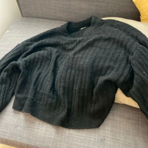 Tröja  - Mjuk svart tröja 