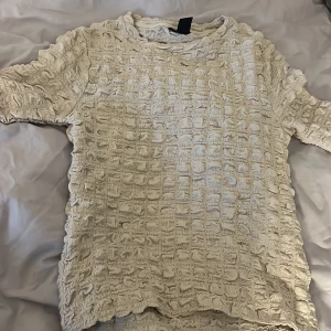 Beige topp - Kommer till användning, helt som ny 