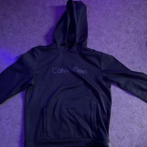 Calvin Klein hoodie - Storlek M sparsamt använd 