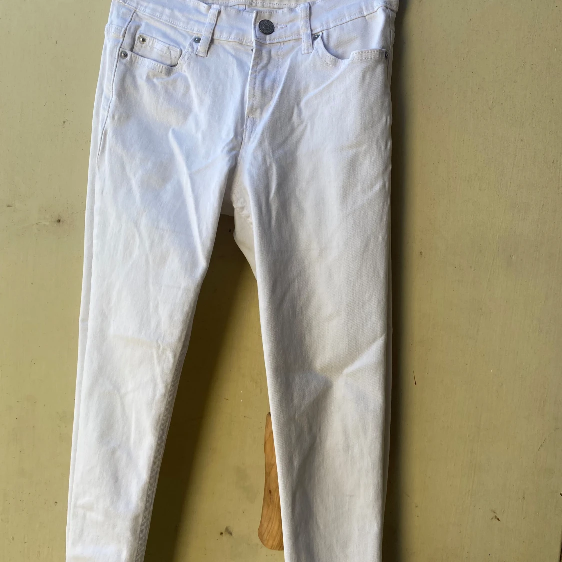 Vita jeans i storlek W26