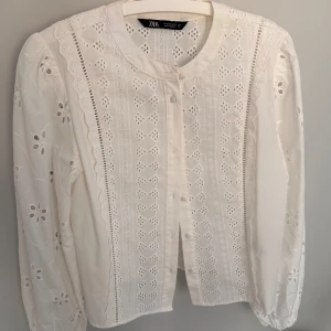 Blus  - Blus från zara använd 1 gång