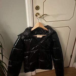 Nellyjacka - Säljer denna jacka från Nelly, inga defekter. Den är knappt använd💞💞