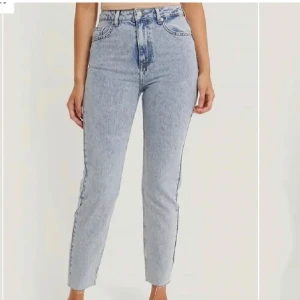 NA-KD jeans - Helt oanvända, nyskick. Nypris 500kr, slutsålda💙