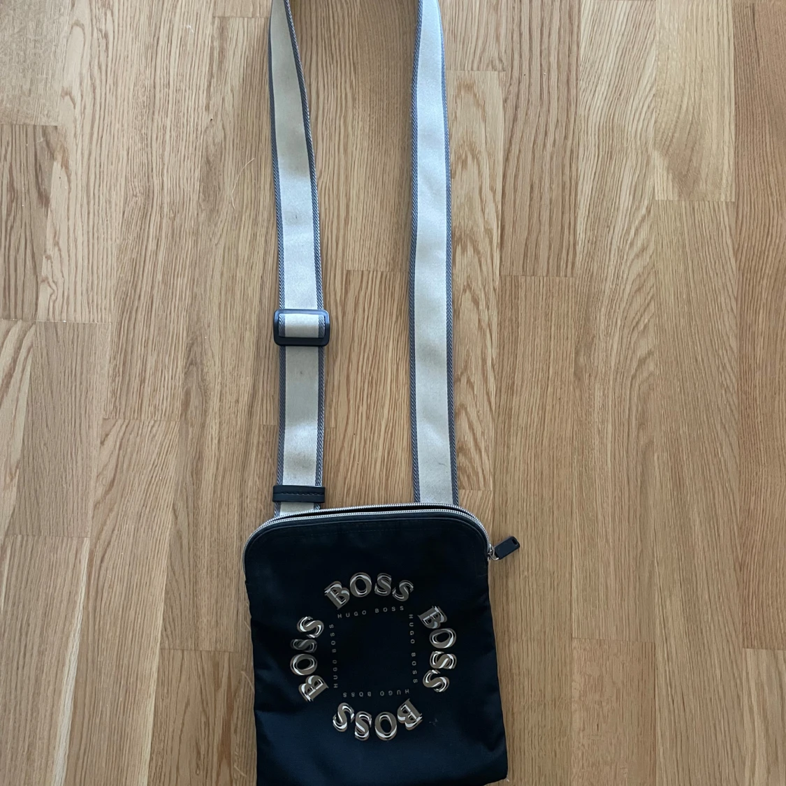 Hugo Boss Axelväska