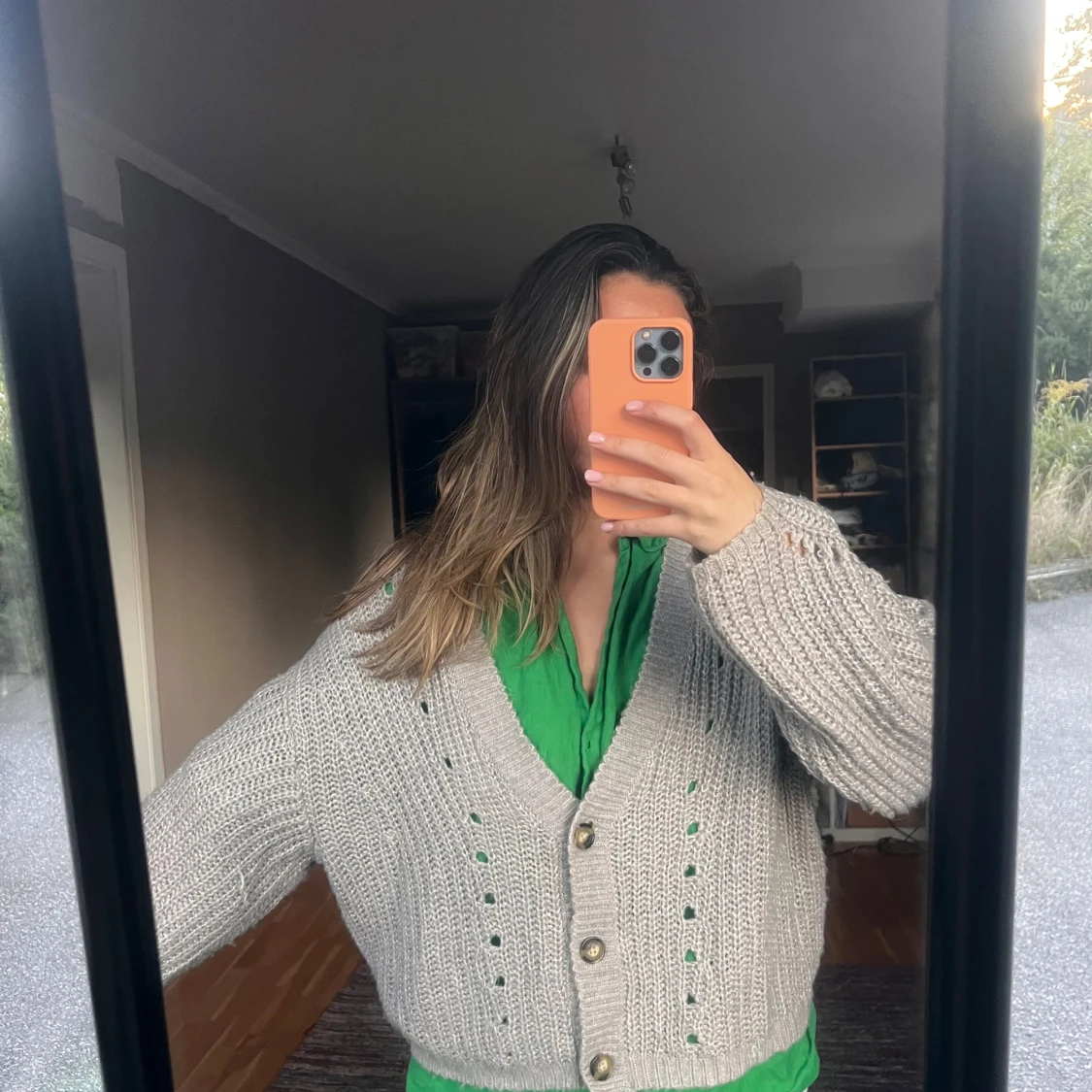 Beige stickad kofta med knappar - 90