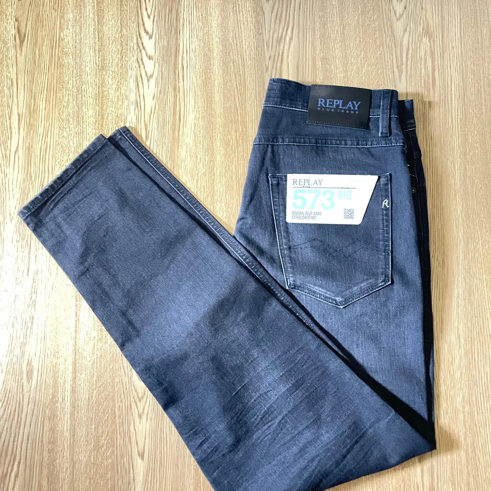 Säljer nu mina replay Sandot jeans i storlek 31/32. Skick 10/10, helt nya med tags på. Hör av dig om du har några alls frågor, Mvh Jesper. Jeans & Byxor.