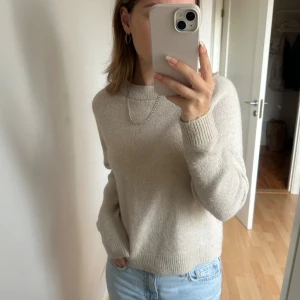 Stickad tröja - Beige stickad tröja från Vero Moda💕