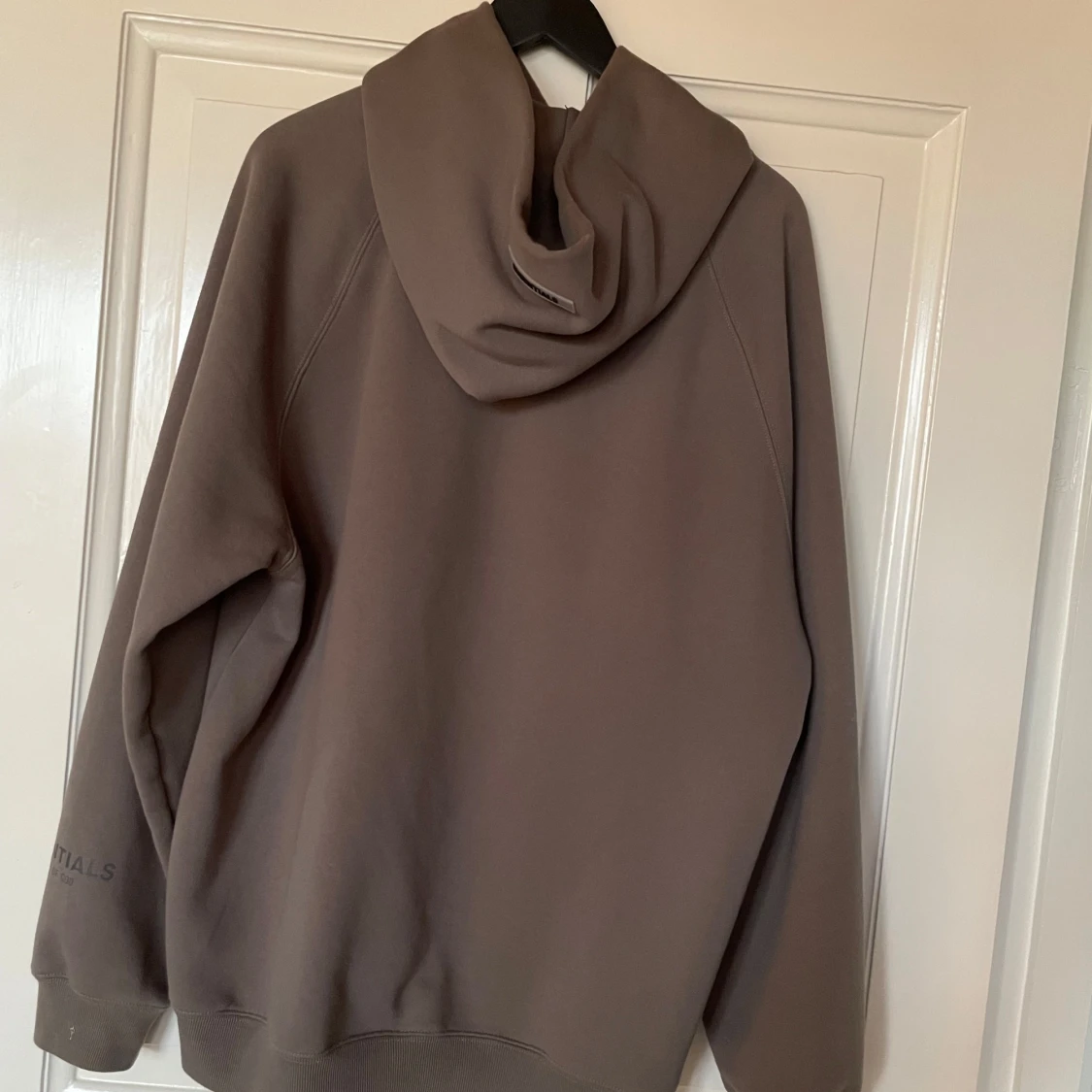 Brun hoodie från Essentials - 91