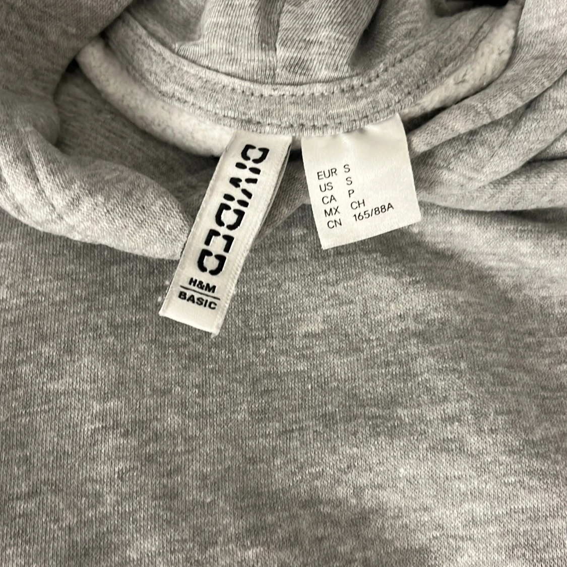 Grå hoodie från H&M  - 90