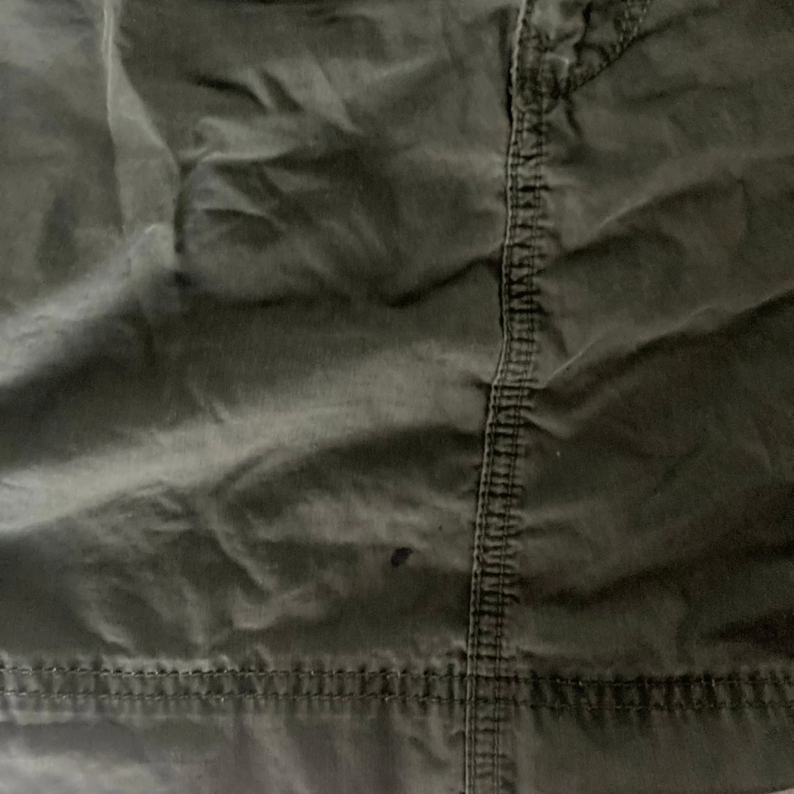 Grön kortkjol med knappar - 90