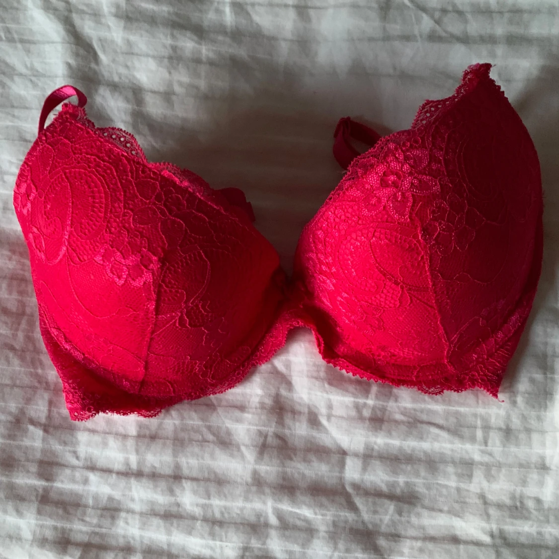 Rosa/röd bh från Nelly