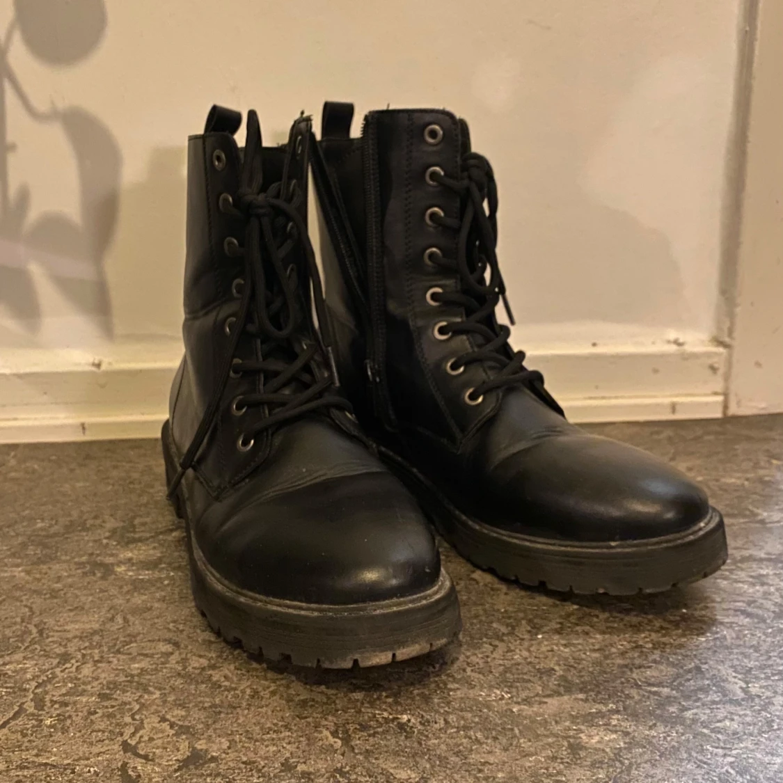 Svarta boots med snörning och dragkedja - 91