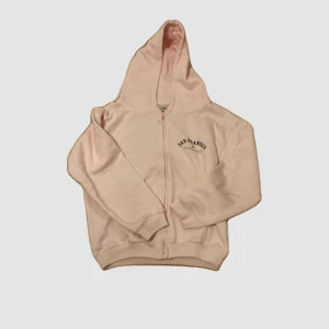 Ljusrosa hoodie med San Francisco-tryck - Säljer en ljusrosa hoodie med dragkedja och tryck 'San Francisco' på bröstet. Den har en stor huva och praktiska fickor framtill. Perfekt för en avslappnad stil. Storlek L men känns som S/M