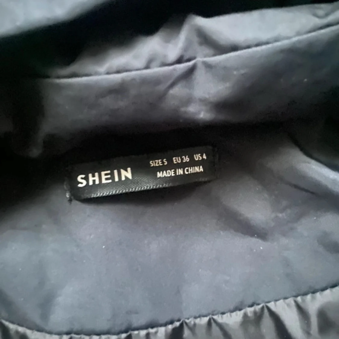 Svart dunväst från Shein - 91