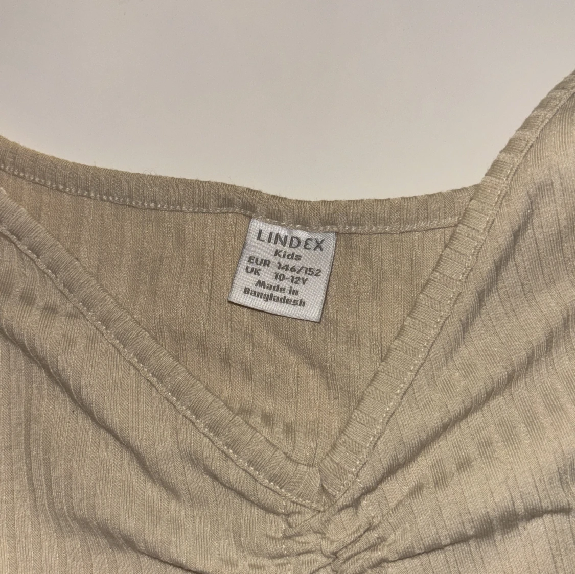Beige ribbad T-shirt  från Lindex - 91