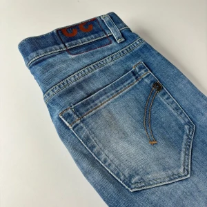 Dondup George - Dondup goerge jeans, storlek 32, skick 9/10, pris 1099kr. Hör av dig vid frågor eller funderingar.