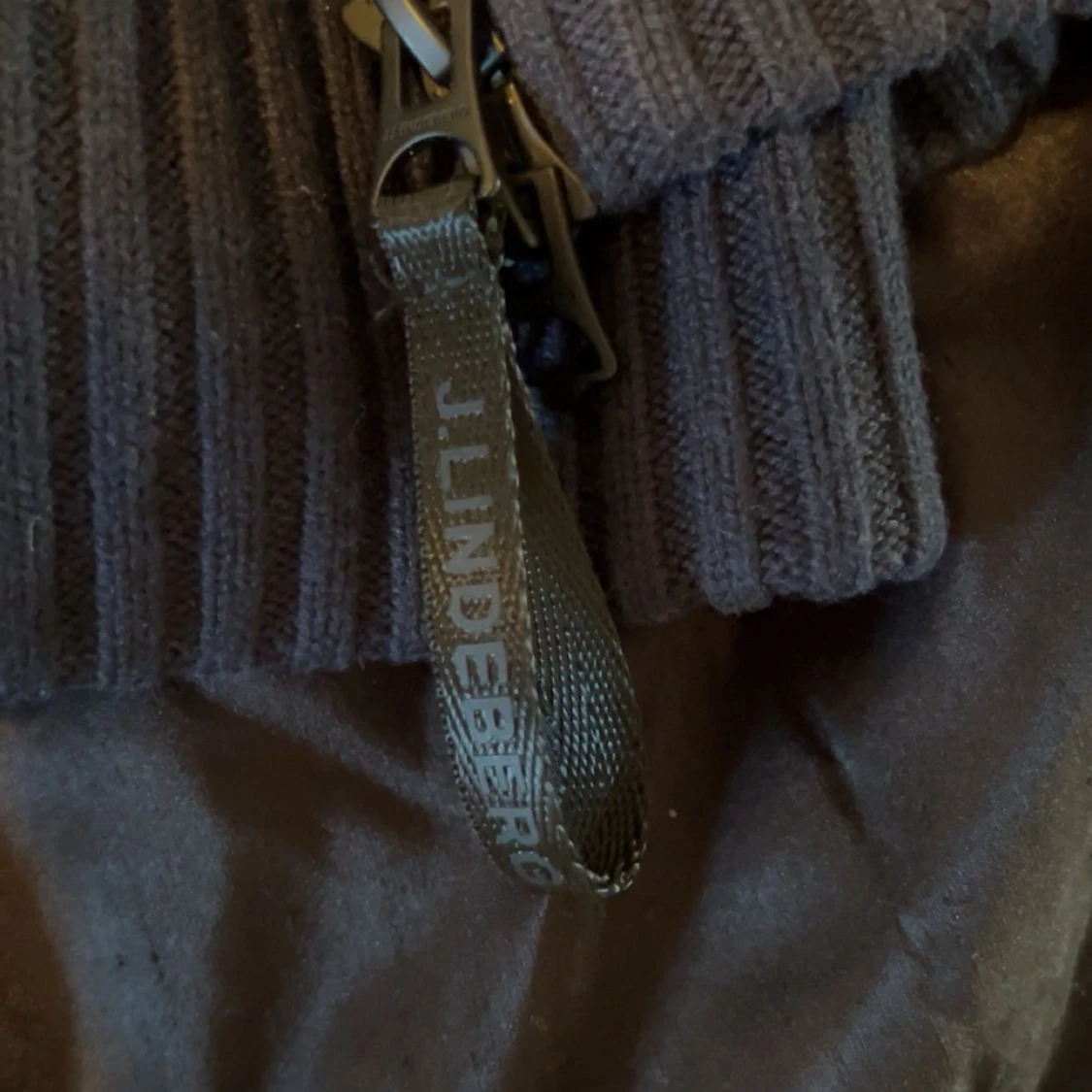 Marinblåcardigan från J.Lindeberg - 92