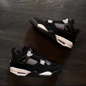 Jordan 4 White Thunder - använda 2 gånger, inga bieffekter, priset kan diskuteras vid en snabb affär 