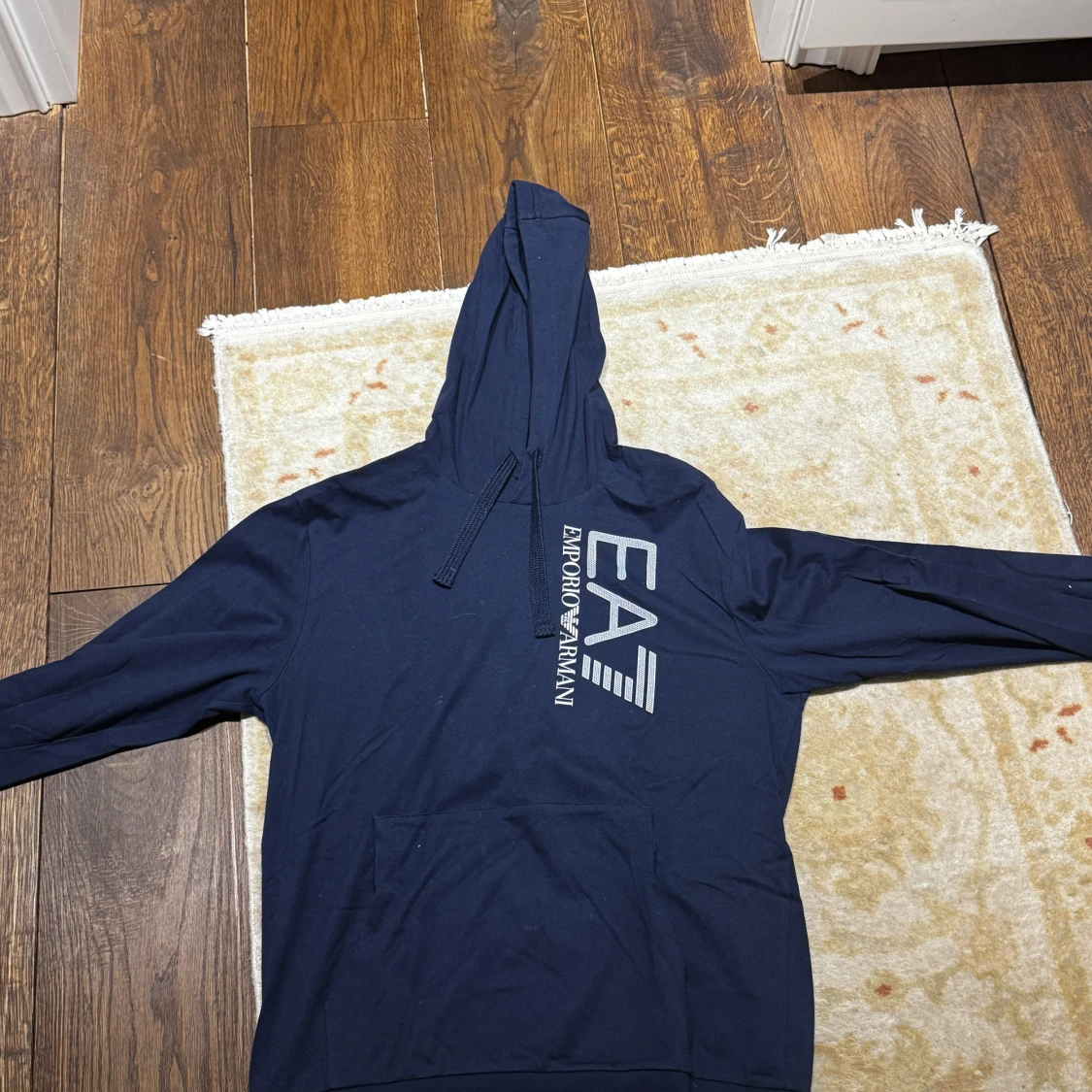 Mörkblå hoodie från Emporio Armani