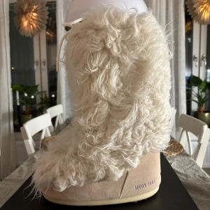 moon boot icon yeti 🤍 - såå snygga moonboots som aldrig är använda då jag köpte två par och bestämde mig för de andra. i deras yeti modell, strl 39/41. ok att köpa direkt 🤍