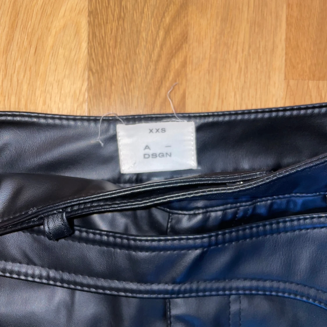 Svarta skinnbyxor från A-dsgn - 93