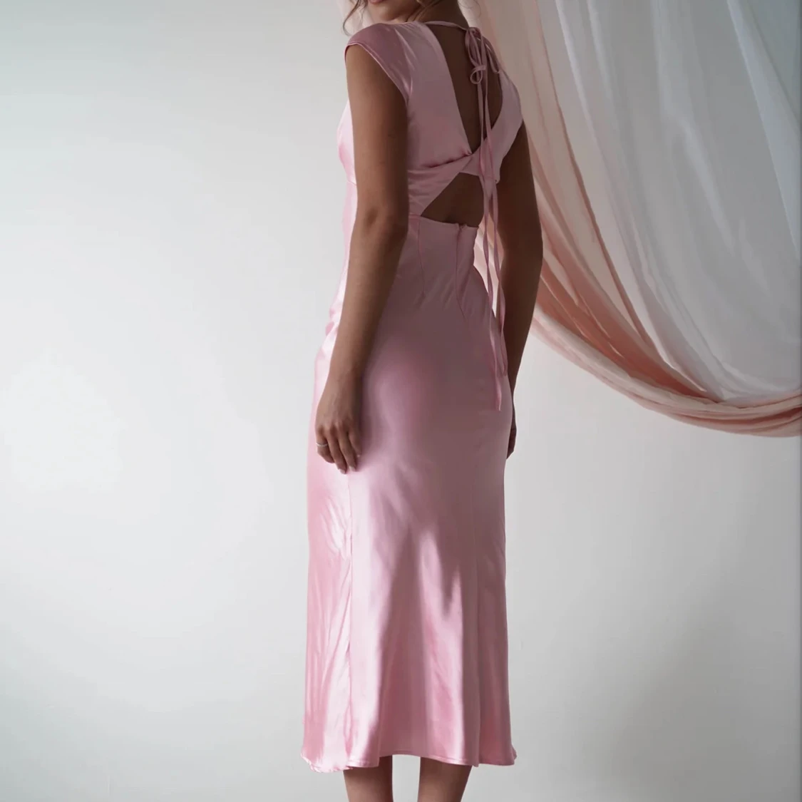 Rosa balklänning med öppen rygg - 90