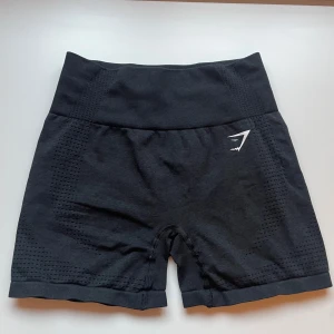 Gymshark shorts - Jättefina träningsshorts från gymshark som tyvärr är lite för stora för mig. De är nästintill oanvända💕
