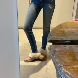 Low waist skinny jeans  - Stl 27, men ganska liten I storleken.