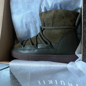 Inukkii skor - Helt nya, box medföljer. Nypris 2999kr men inte min färg 