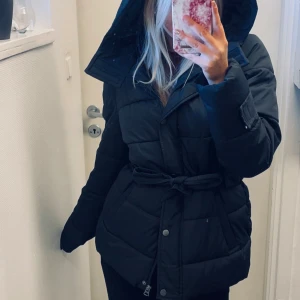 Vinterjacka - Vinterjacka i jättefint skick, Nypris 779kr 