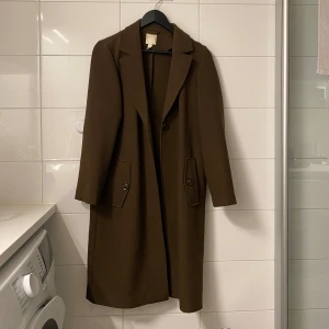 Kappa - Superfin oliv/mörkgrön kappa som inte längre kommer till användning! Strl 34