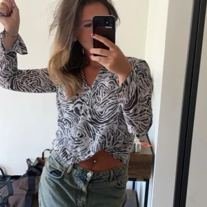 Zebra blus  - Jättefin blus i zebramönster, i bra skick 
