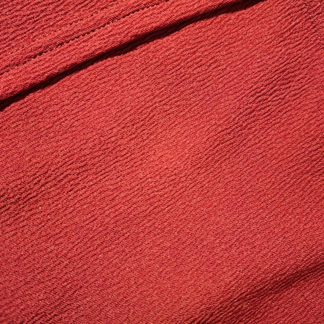 Vinröd crop top med vida ärmar - 92