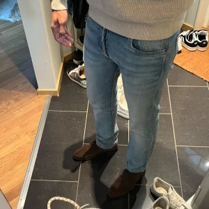 Levis Jeans 501 - Sjukt snygga blåa Levi’s 501. Passar till många olika stilar. Strlk: W29/L32