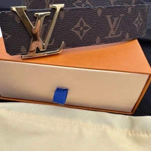 Brunt bälte med monogram från Louis Vuitton - Köpt från NK kvitto med följer. Kan diskutera pris.