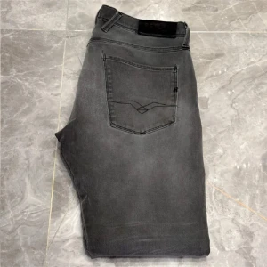 Replay Anbass - W33 | 10/10 skick | hyperflex | Slim | original pris 1,799 | fraktar via Instabox eller PostNord men på köparens bekostnad 