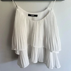 Linne Bikbok xs - Aldrig använt! Storlek xs men passar också mig som är en s!! 🤍🤍