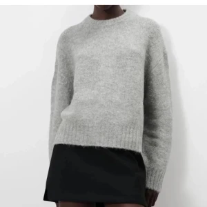 Stickad tröja zara - Säljer den här stickade tröjan från zara. Bra skick! Storlek M
