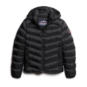 Vinterjacka  - Säljer denna super fina vinterjackan från superdry! Köptes för 1199kr och har inga defekter! Ifall du vill ha fler bilder på jackan så får du skriva privat💓