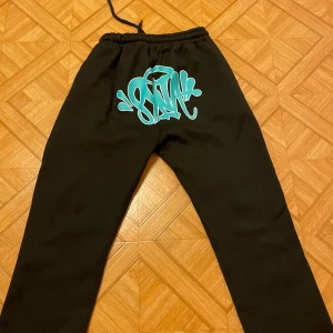 Cyna world - Hej säljer mina cyna world byxor pga dem är för små för mig